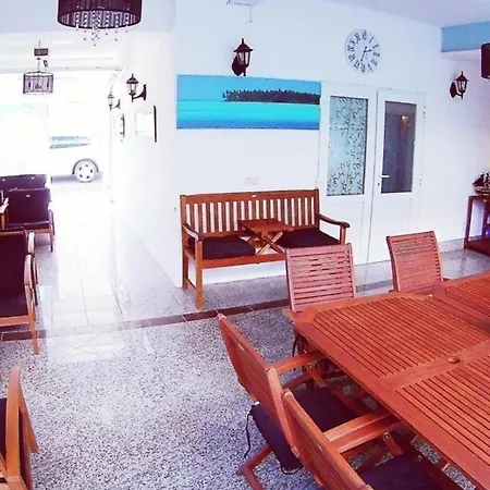In Mit Grill, Garten Und Whirlpool Apartment