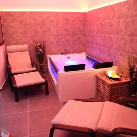 In Mit Grill, Garten Und Whirlpool